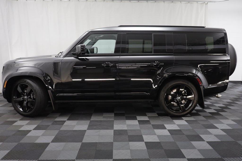 2025 Land Rover Defender 130 V8 photo 3