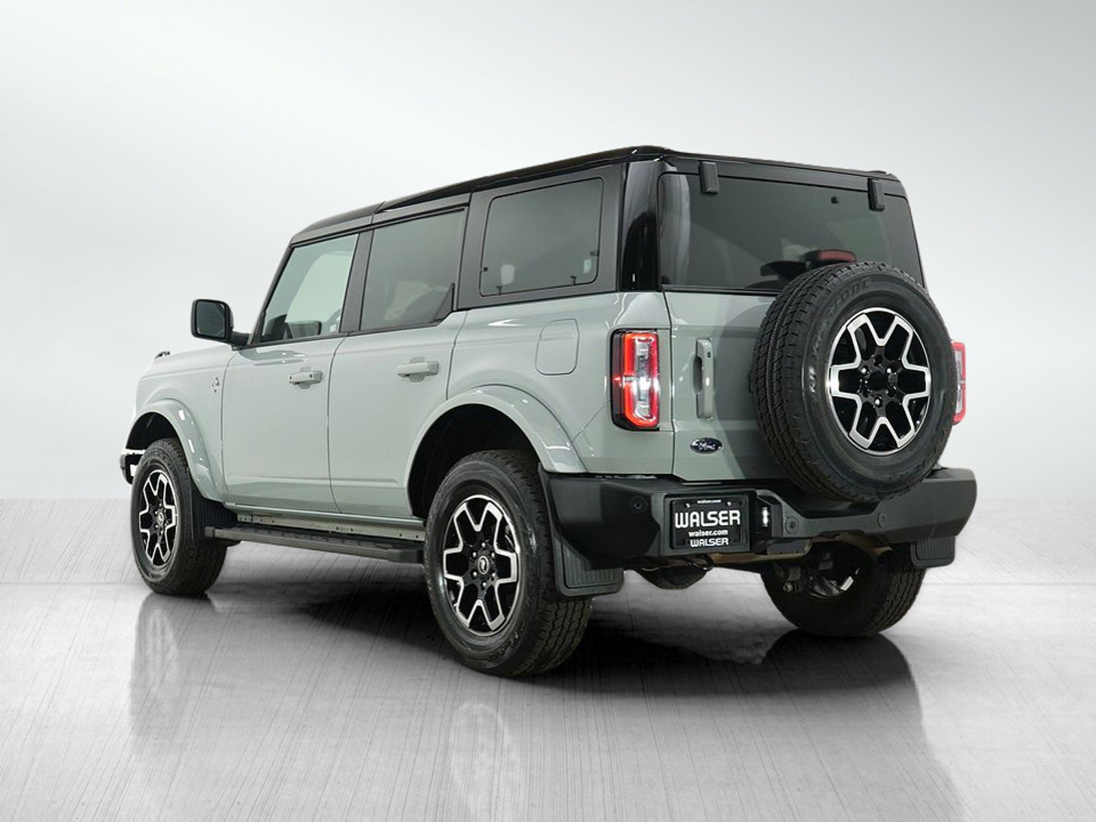 2024 Ford Bronco Outer Banks photo 3