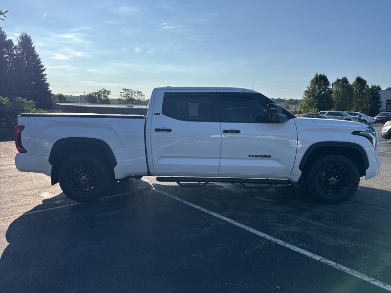 2022 Toyota Tundra SR5 CrewMax photo 2
