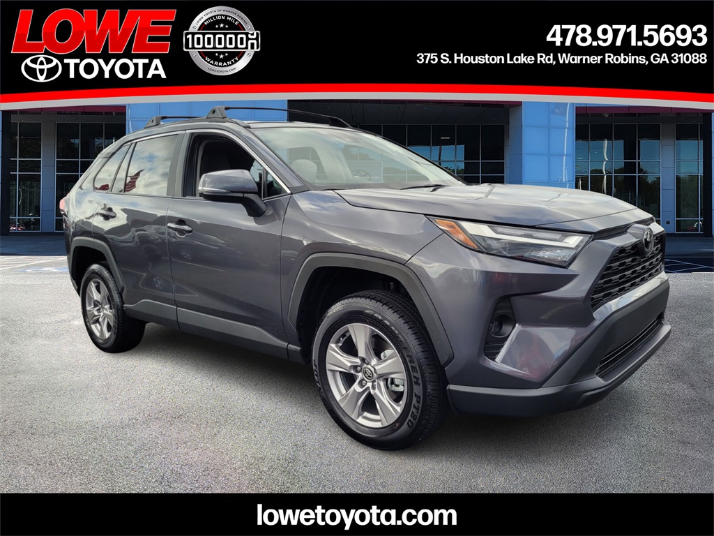 2025 Toyota RAV4 XLE's photo