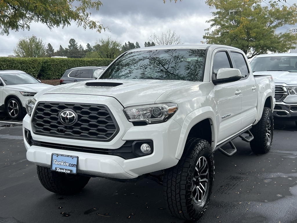 2020 Toyota Tacoma SR5 photo 2