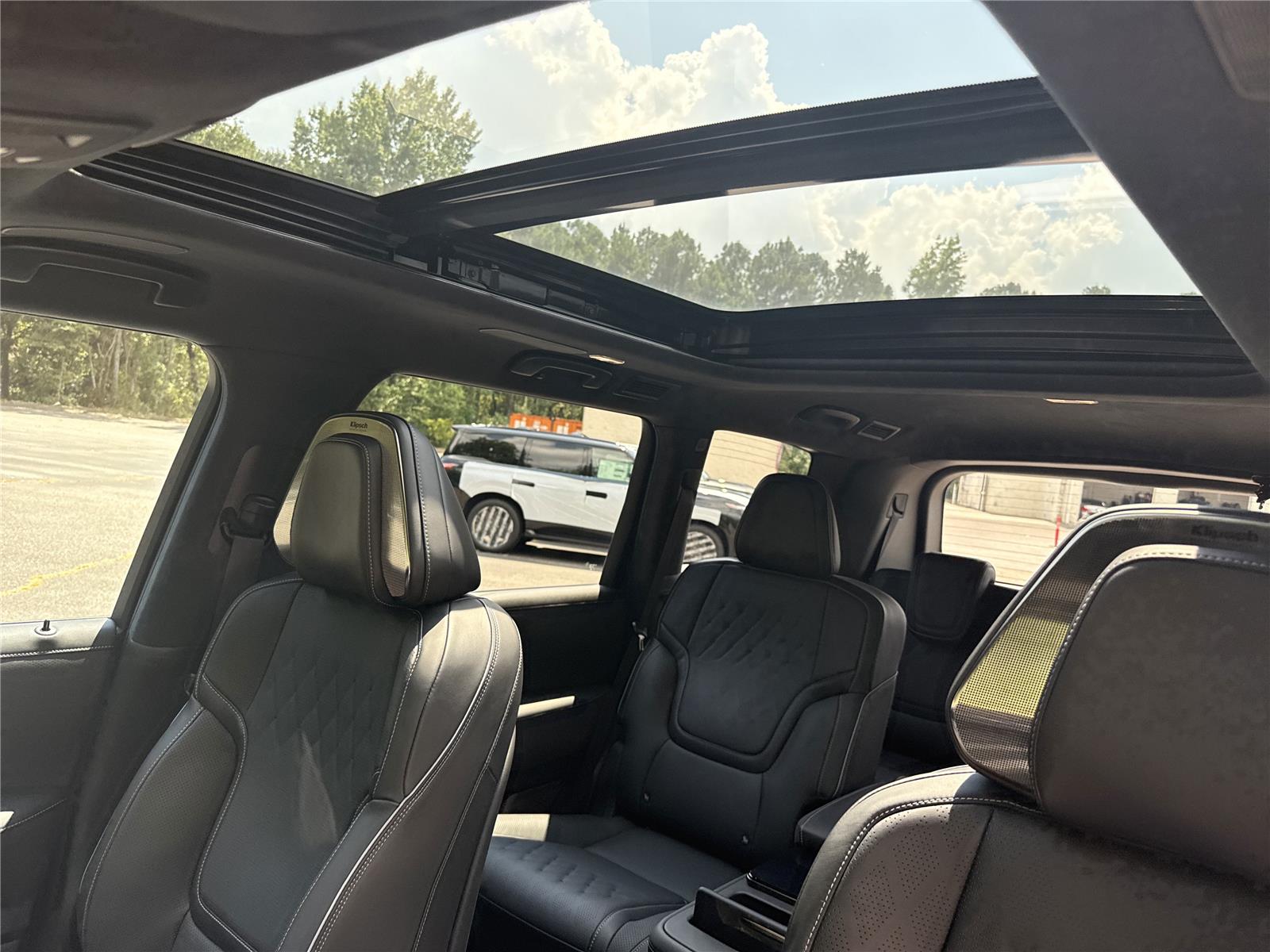 2025 Infiniti QX80 photo 21