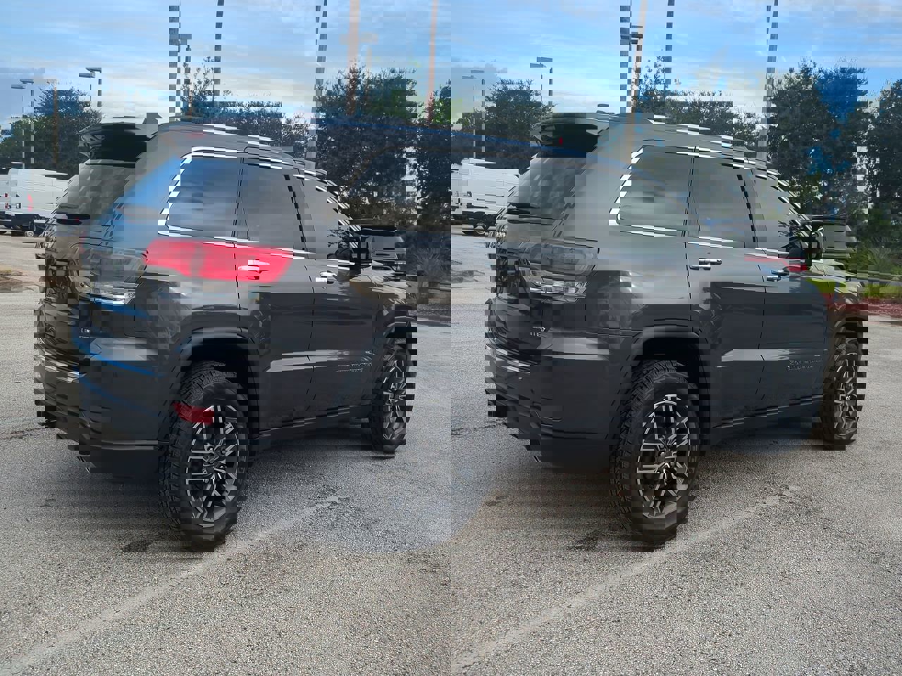 2019 Jeep Grand Cherokee Limited photo 2