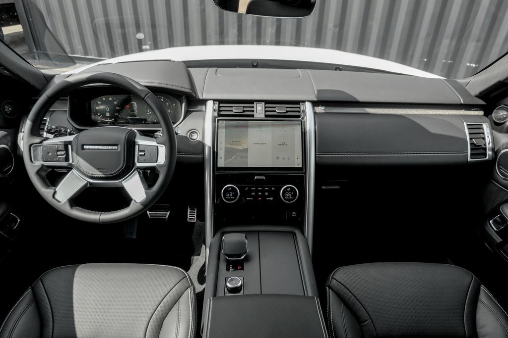 2025 Land Rover Discovery Metropolitan Edition photo 20