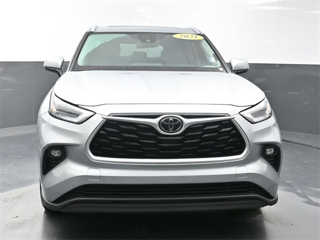 2021 Toyota Highlander XLE photo 2