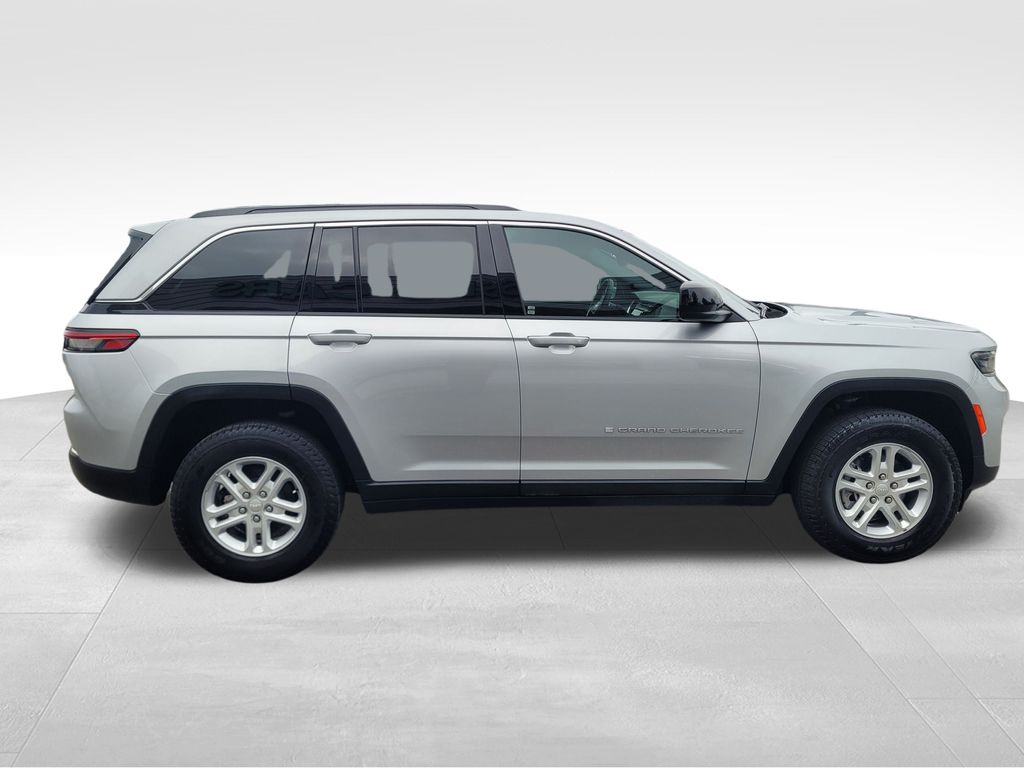 2024 Jeep Grand Cherokee Laredo photo 6