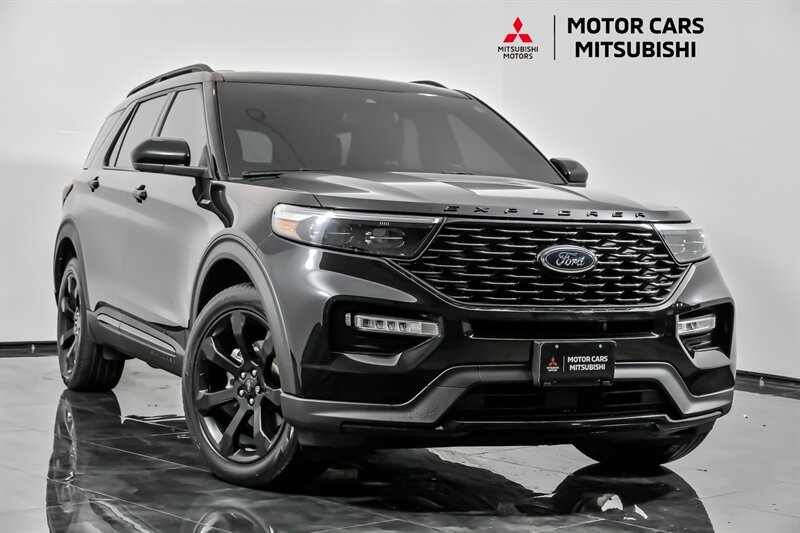 2023 Ford Explorer ST-LINE's photo