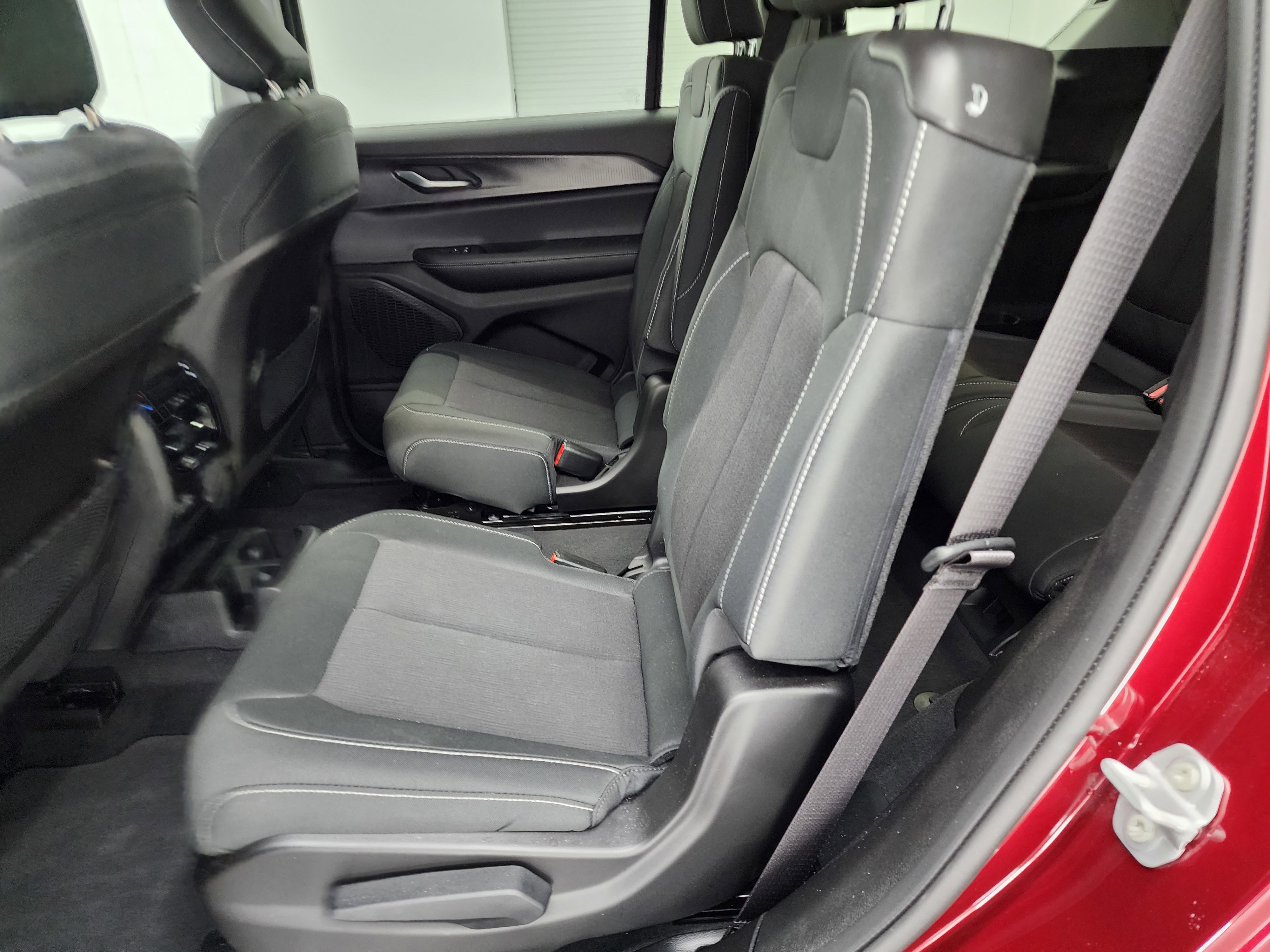 2023 Jeep Grand Cherokee Laredo photo 4