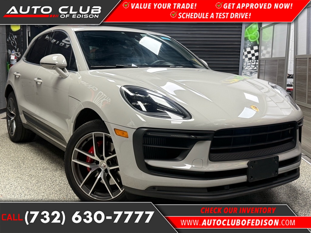 2022 Porsche Macan S's photo