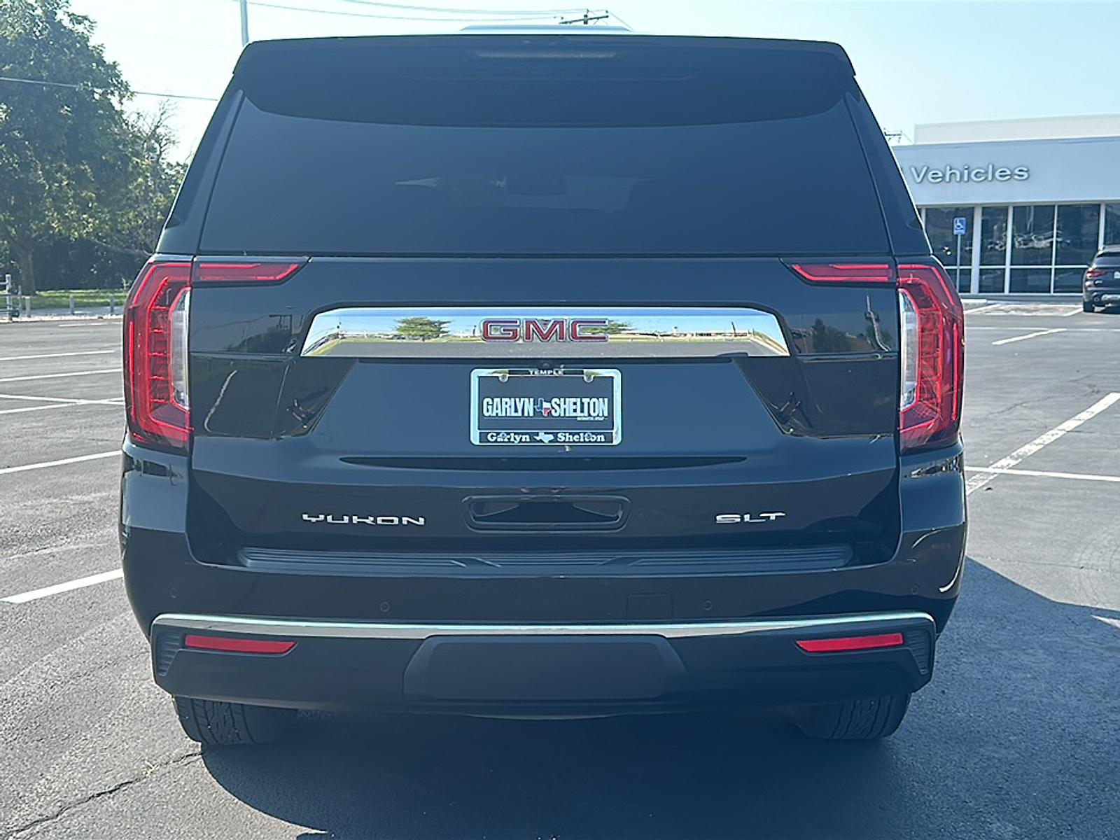 2023 Gmc Yukon SLT photo 2