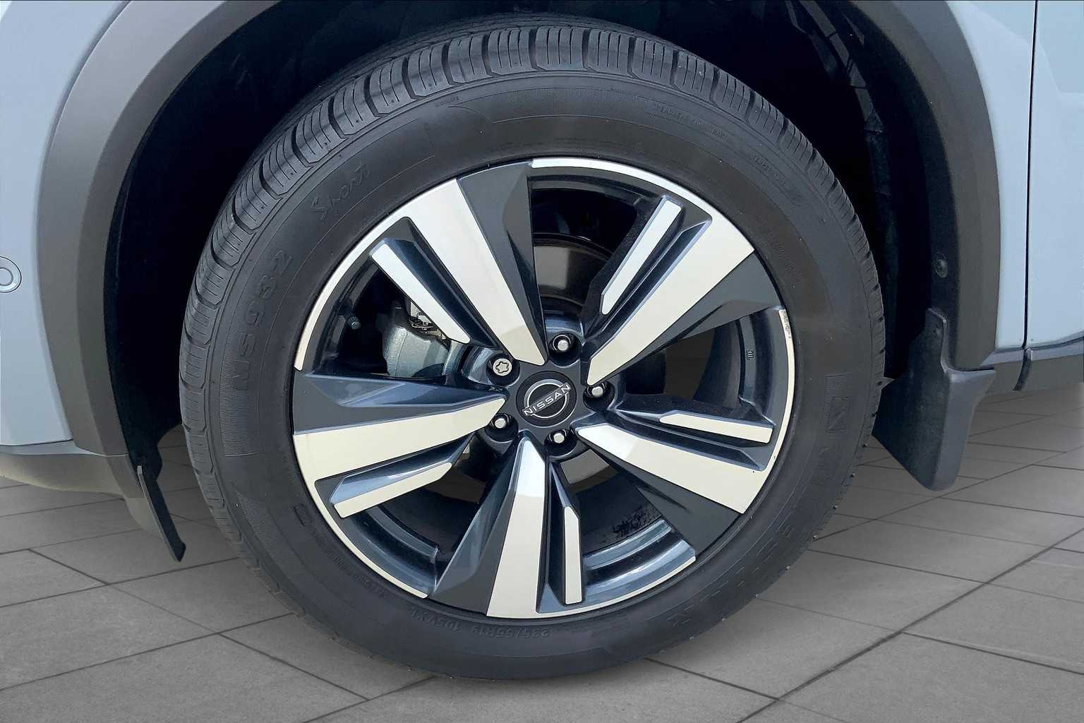 2023 Nissan Rogue Platinum photo 9