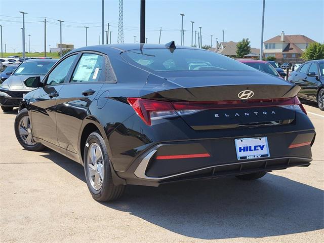 2025 Hyundai Elantra SE photo 3