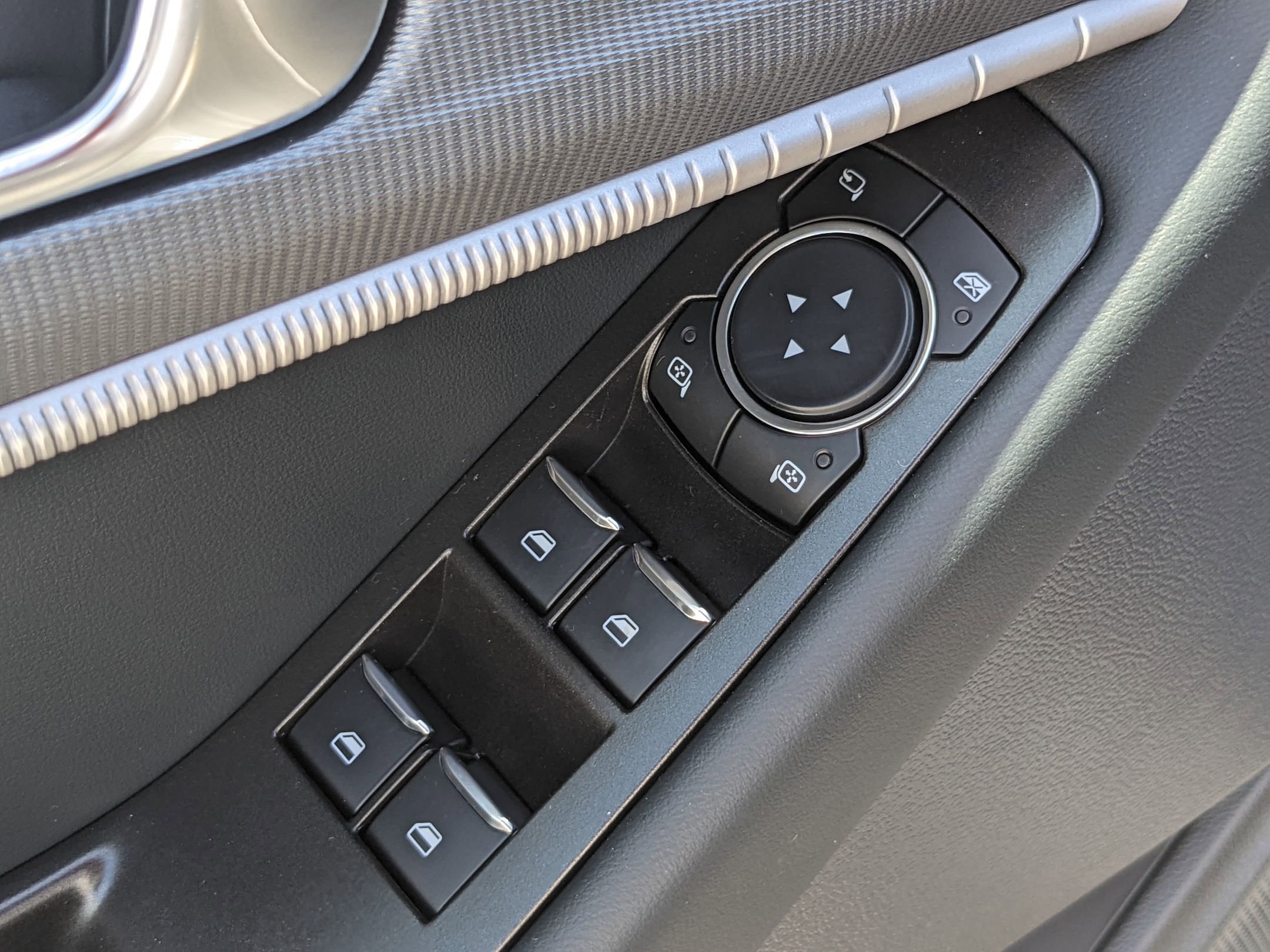 2025 Ford Explorer ST-Line photo 4