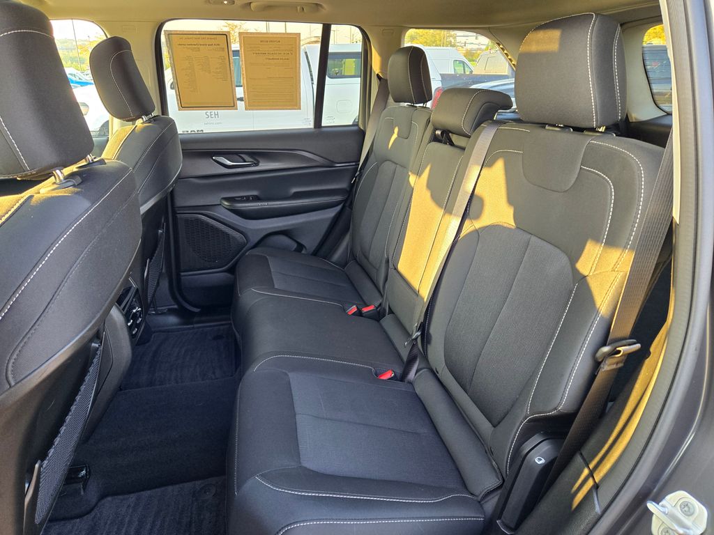 2024 Jeep Grand Cherokee Laredo X photo 26