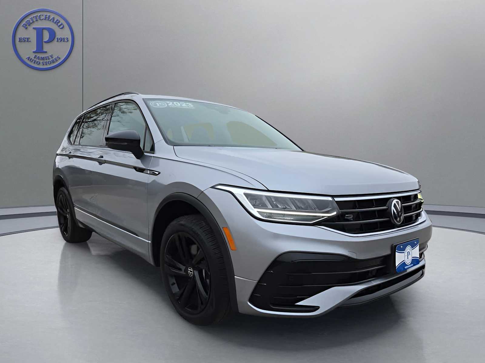 2023 Volkswagen Tiguan SE R-LINE BLACK's photo