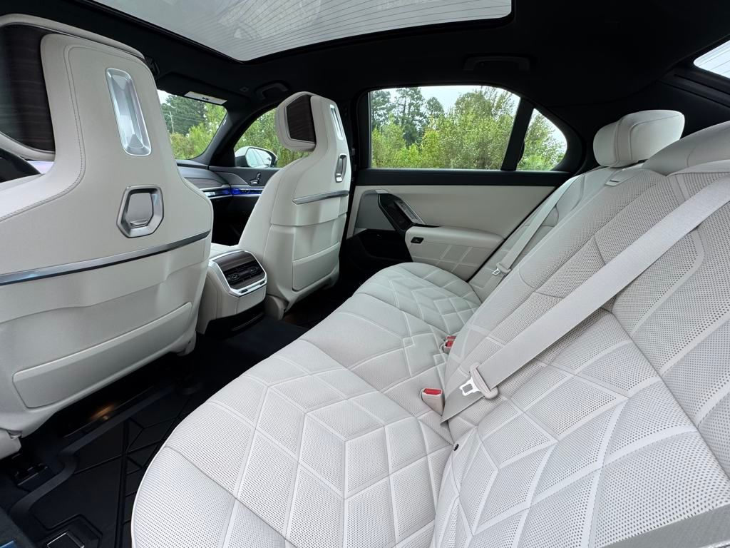 2025 Bmw 740i photo 14