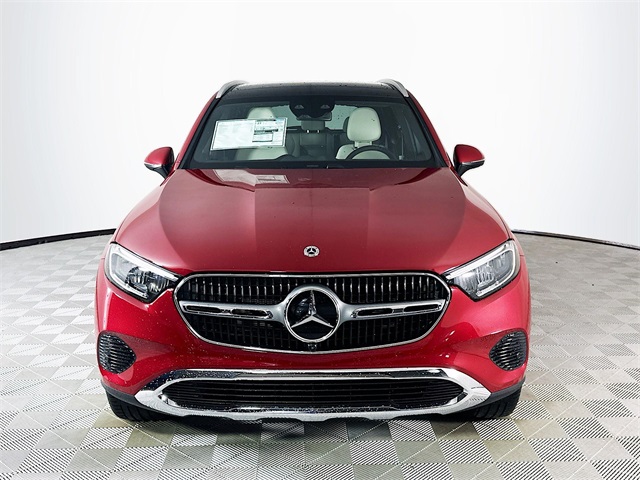 2025 Mercedes Benz GLC 300 photo 2