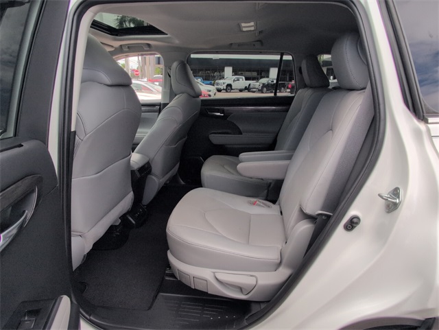 2021 Toyota Highlander Limited photo 4