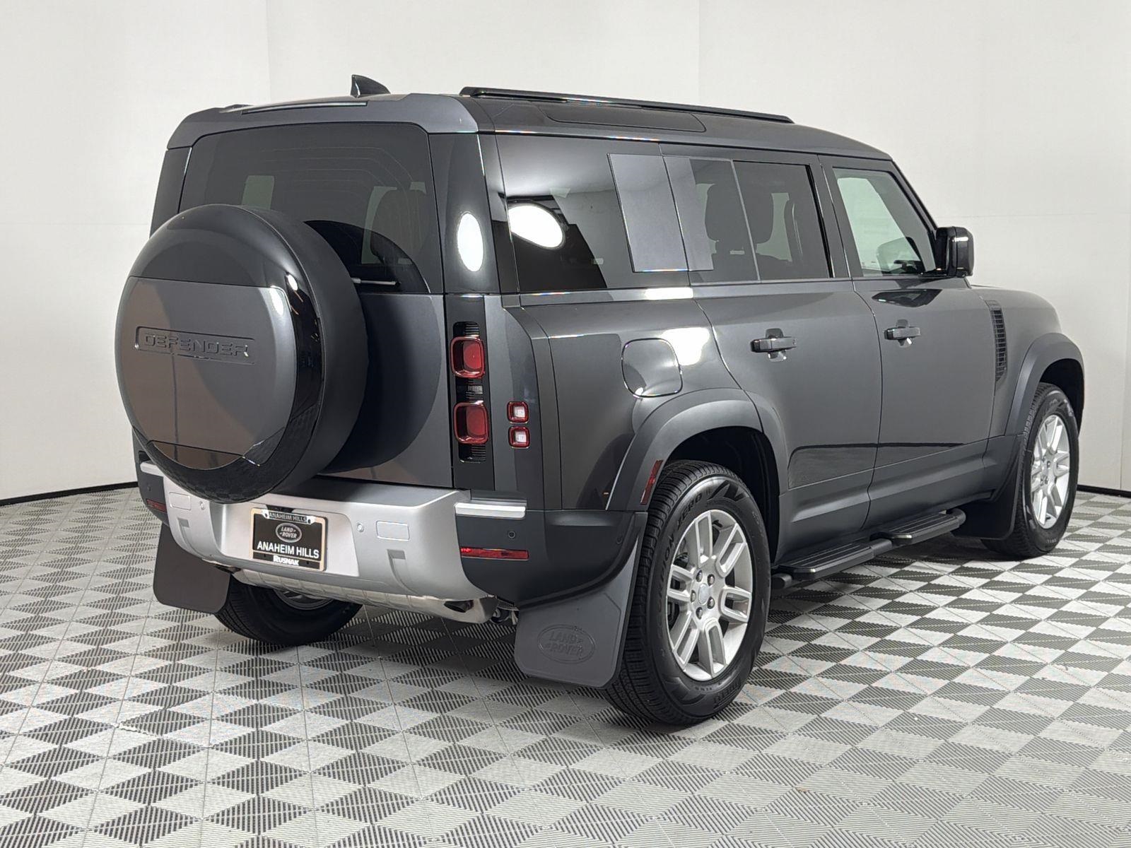 2025 Land Rover Defender 110 S photo 4