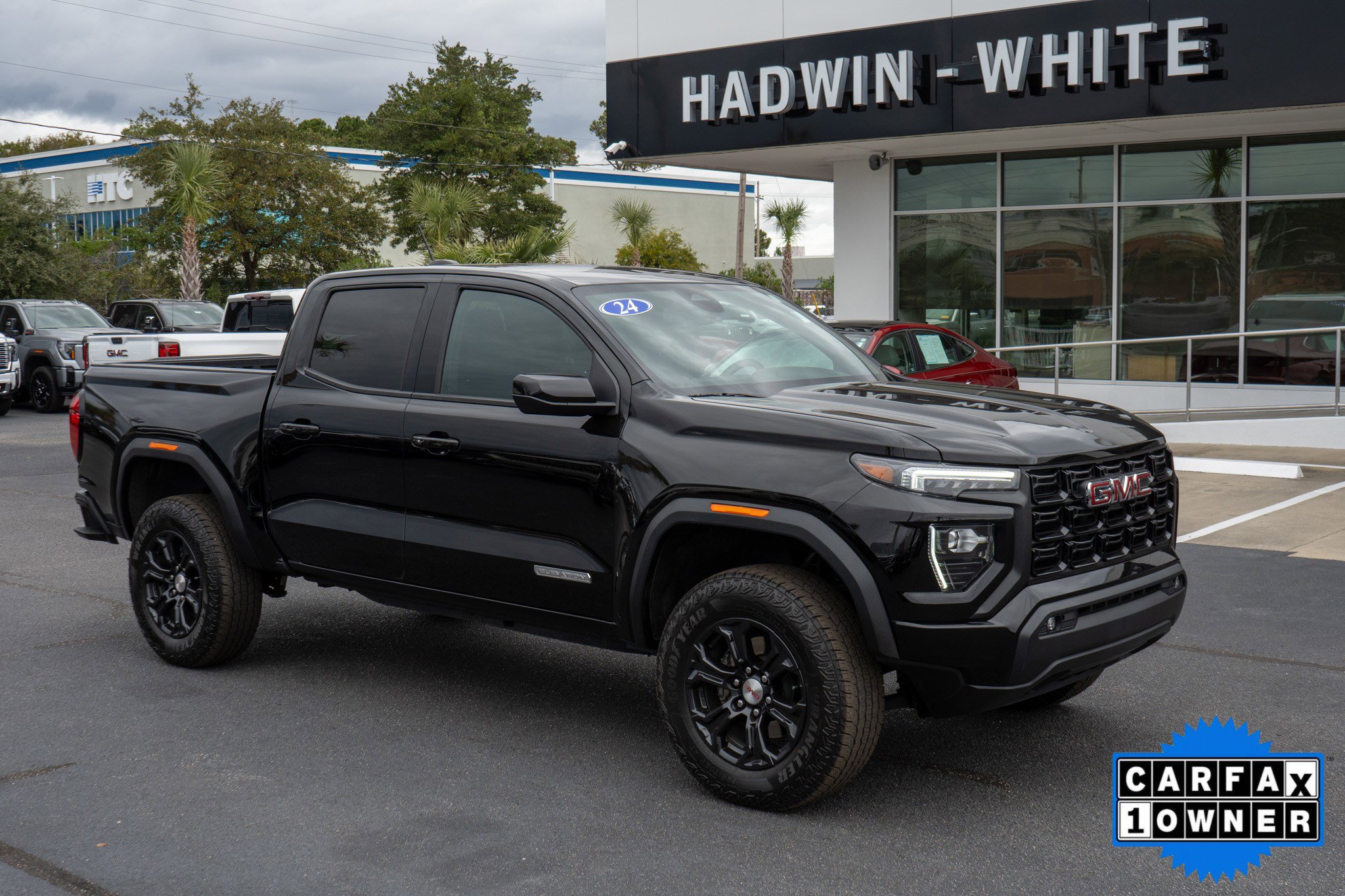 2024 GMC Canyon Elevation's photo