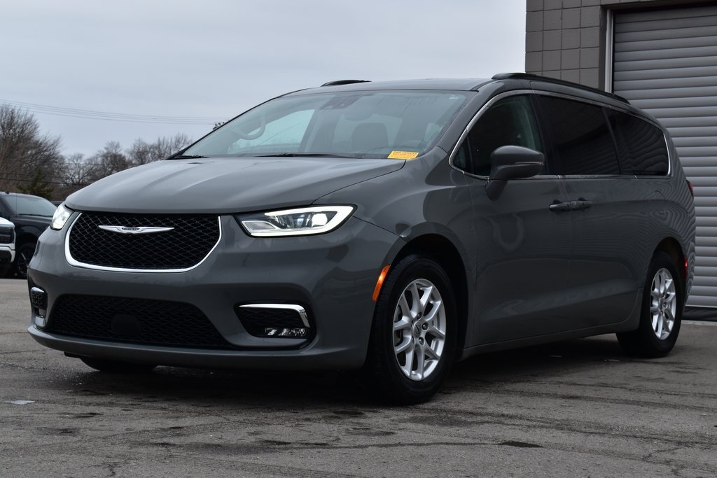 2022 Chrysler Pacifica Touring L's photo