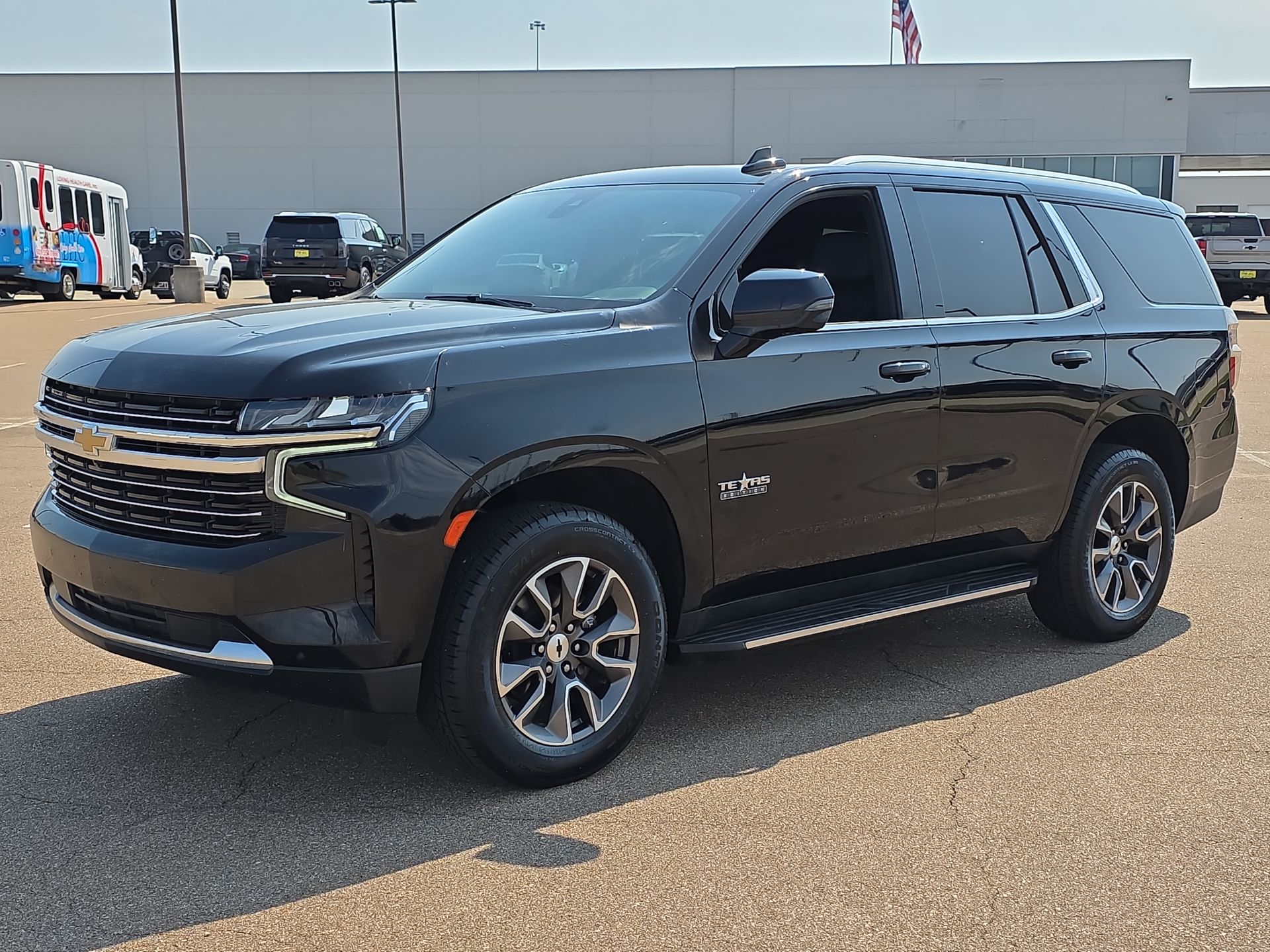 2021 Chevrolet Tahoe LT photo 3