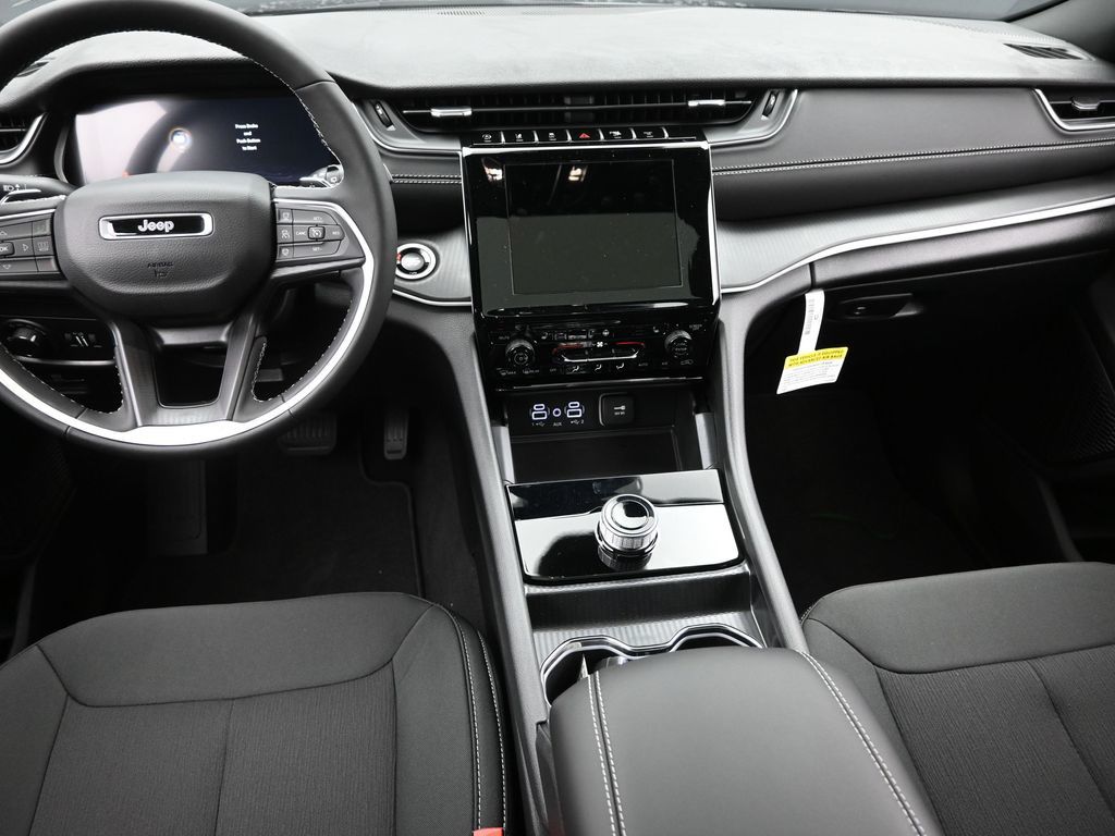 2025 Jeep Grand Cherokee Laredo X photo 9