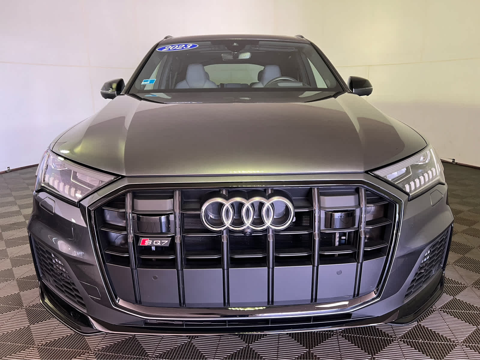 2023 Audi SQ7 Prestige photo 2