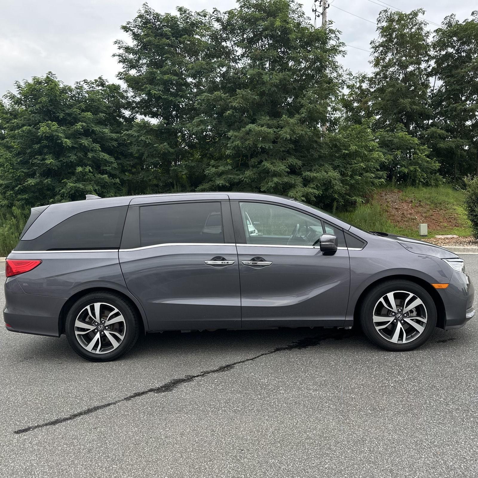 2022 Honda Odyssey Touring photo 6