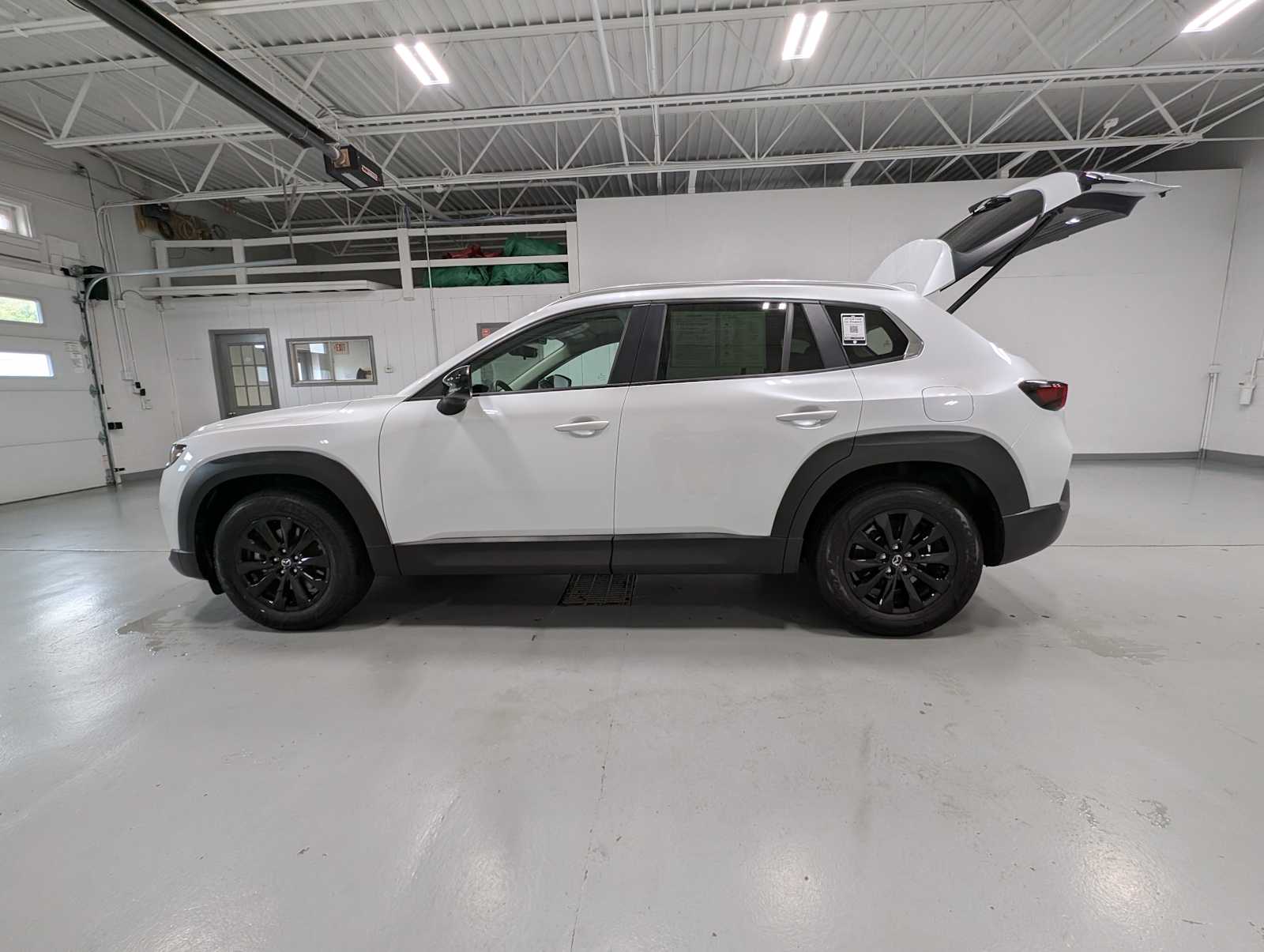 2025 Mazda CX-50 2.5 S Preferred photo 9