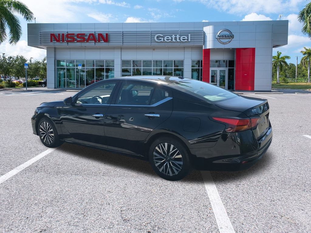 2024 Nissan Altima 2.5 SV photo 6