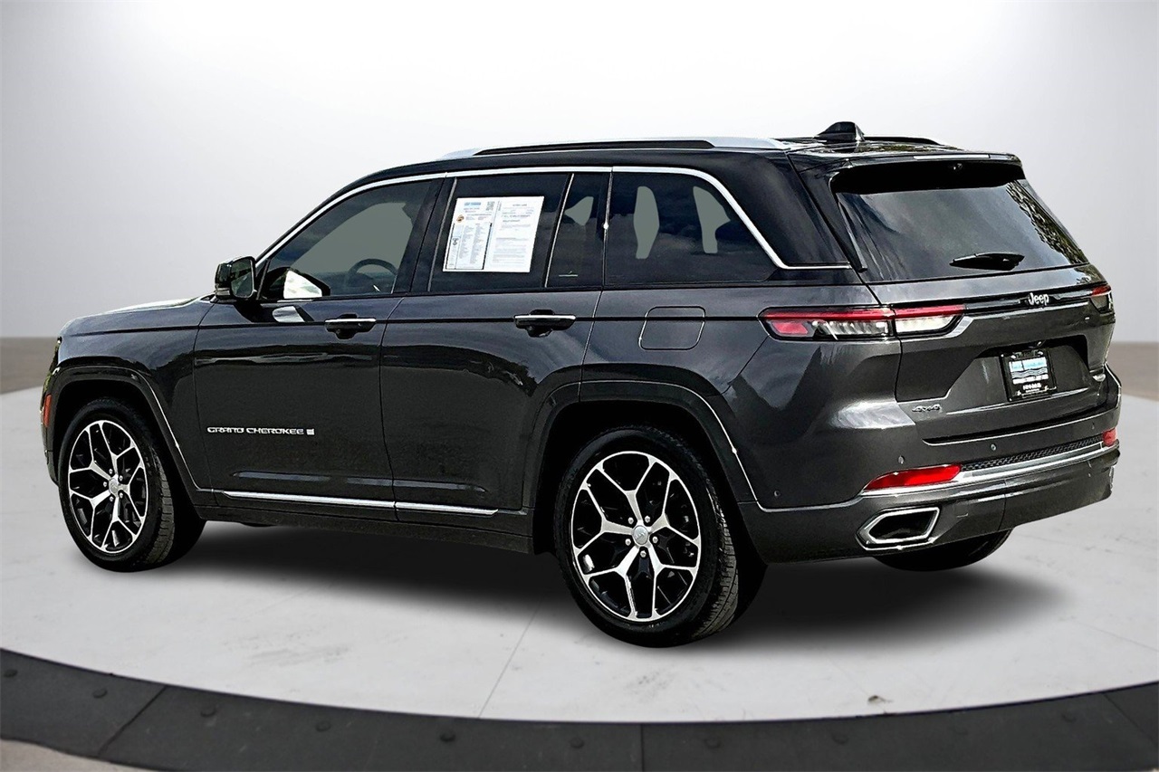2022 Jeep Grand Cherokee Summit photo 2