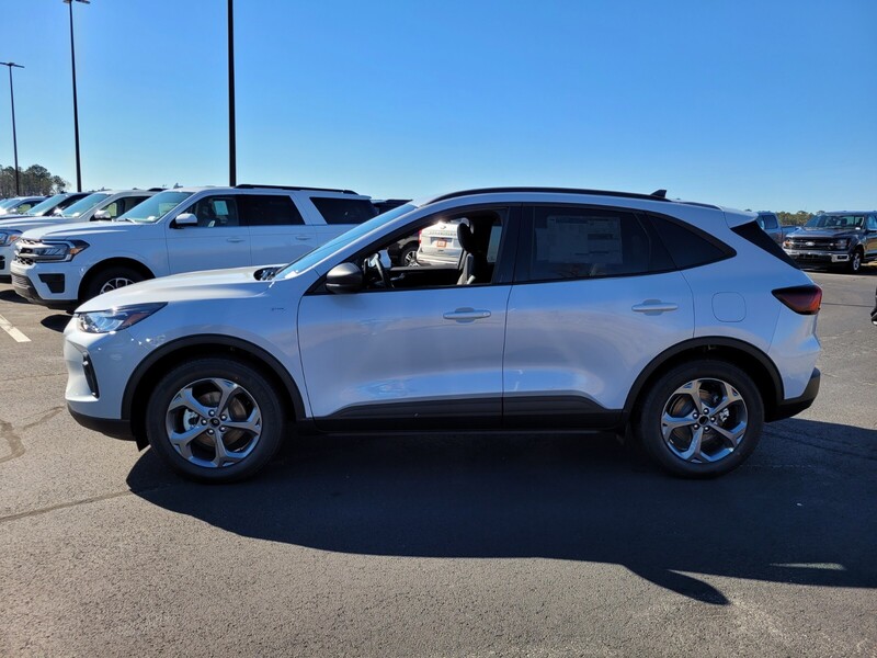 2025 Ford Escape ST-Line photo 4