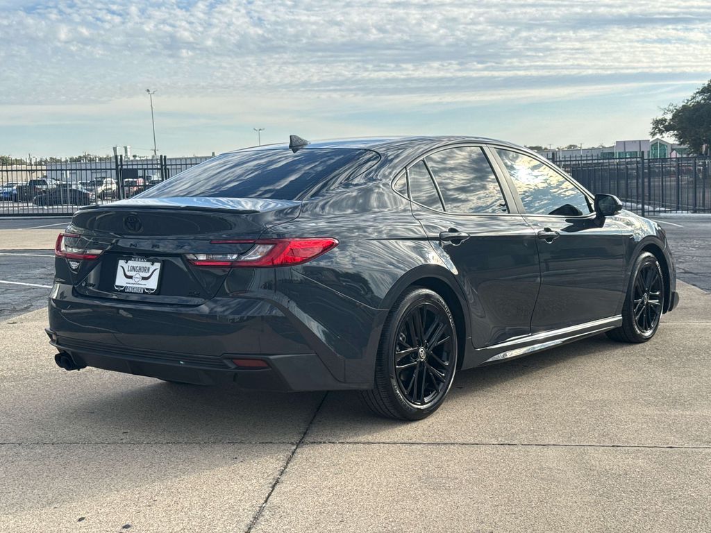 2025 Toyota Camry SE photo 3