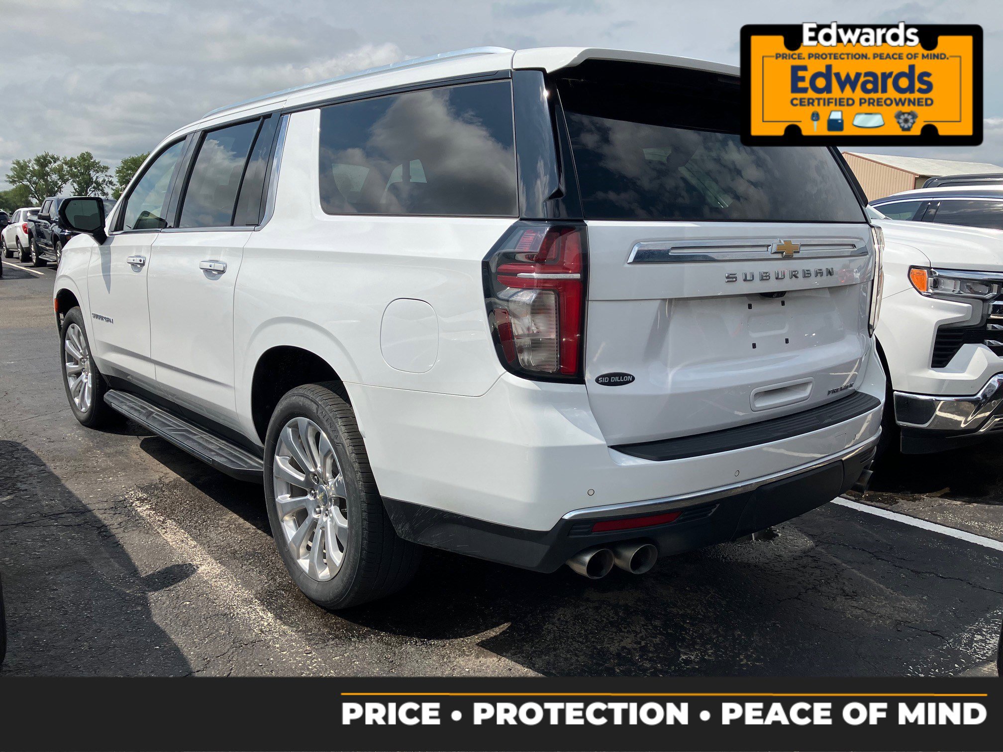2021 Chevrolet Suburban Premier photo 3