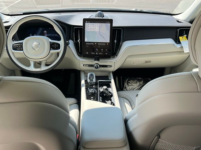 2026 Volvo XC60 Hybrid T8 photo 17