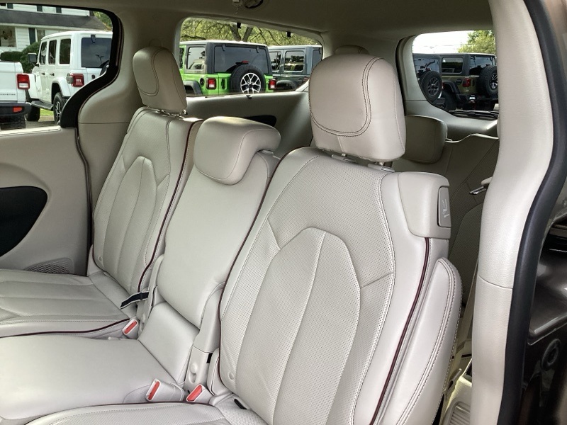 2018 Chrysler Pacifica Limited photo 17