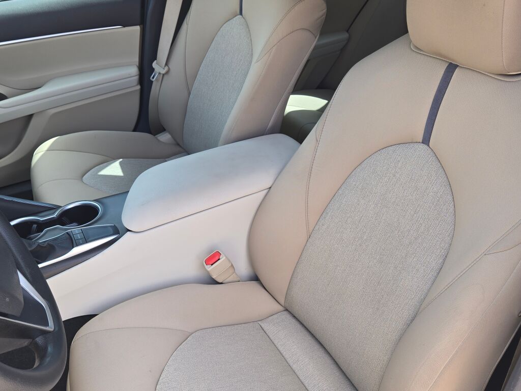 2022 Toyota Camry LE photo 16