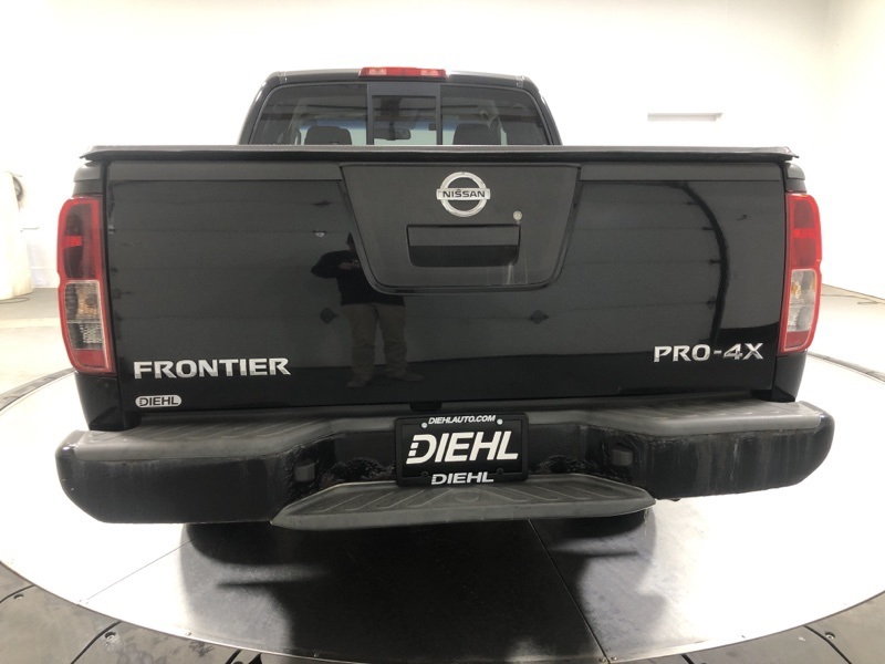 2011 Nissan Frontier PRO-4X photo 5