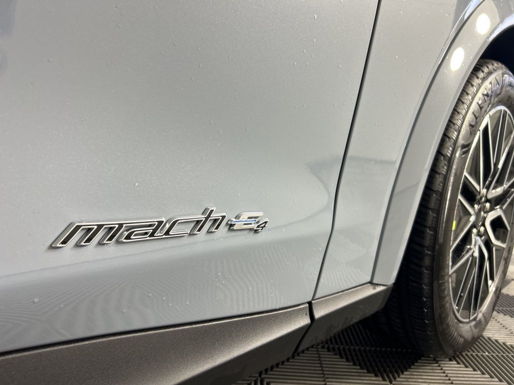 2025 Ford Mustang Mach-E Premium photo 4