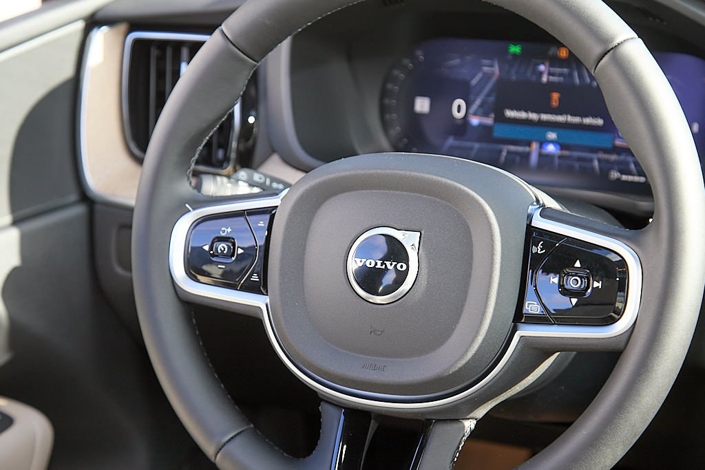 2026 VOLVO XC60 - Image 24