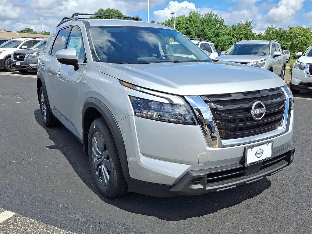 2025 Nissan Pathfinder SV photo 2