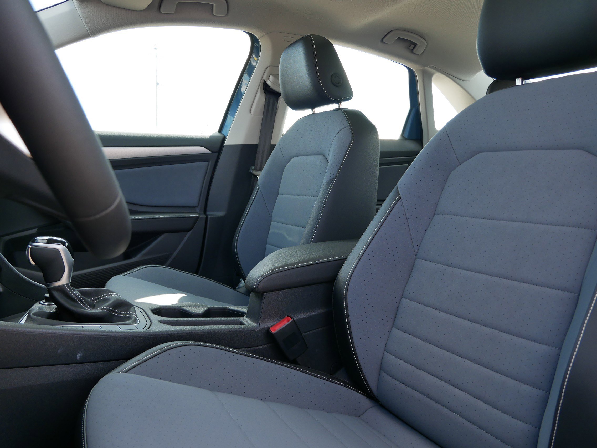 2025 Volkswagen Jetta SE photo 2