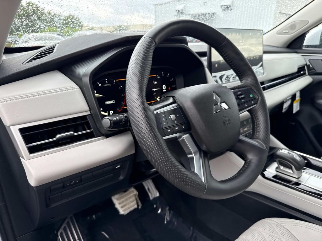 2025 Mitsubishi Outlander SEL photo 21