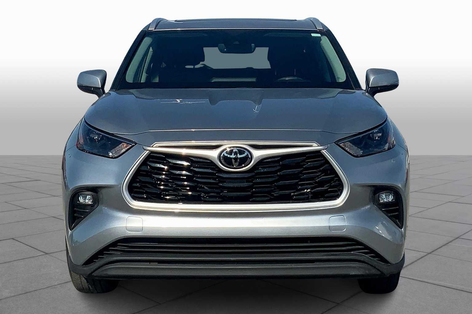 2022 Toyota Highlander XLE photo 2