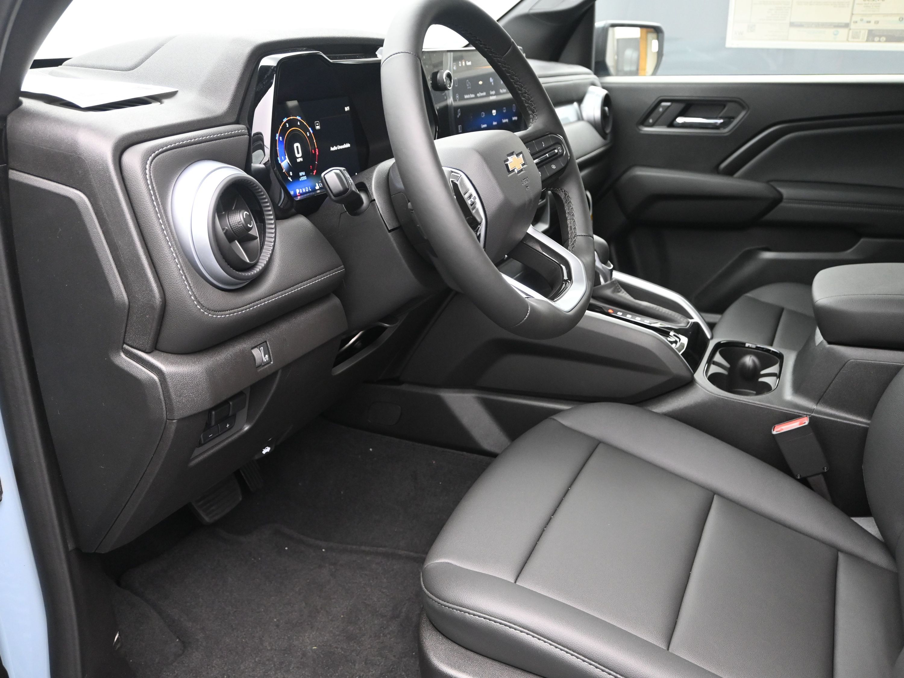 2025 Chevrolet Colorado Work Truck LT photo 6