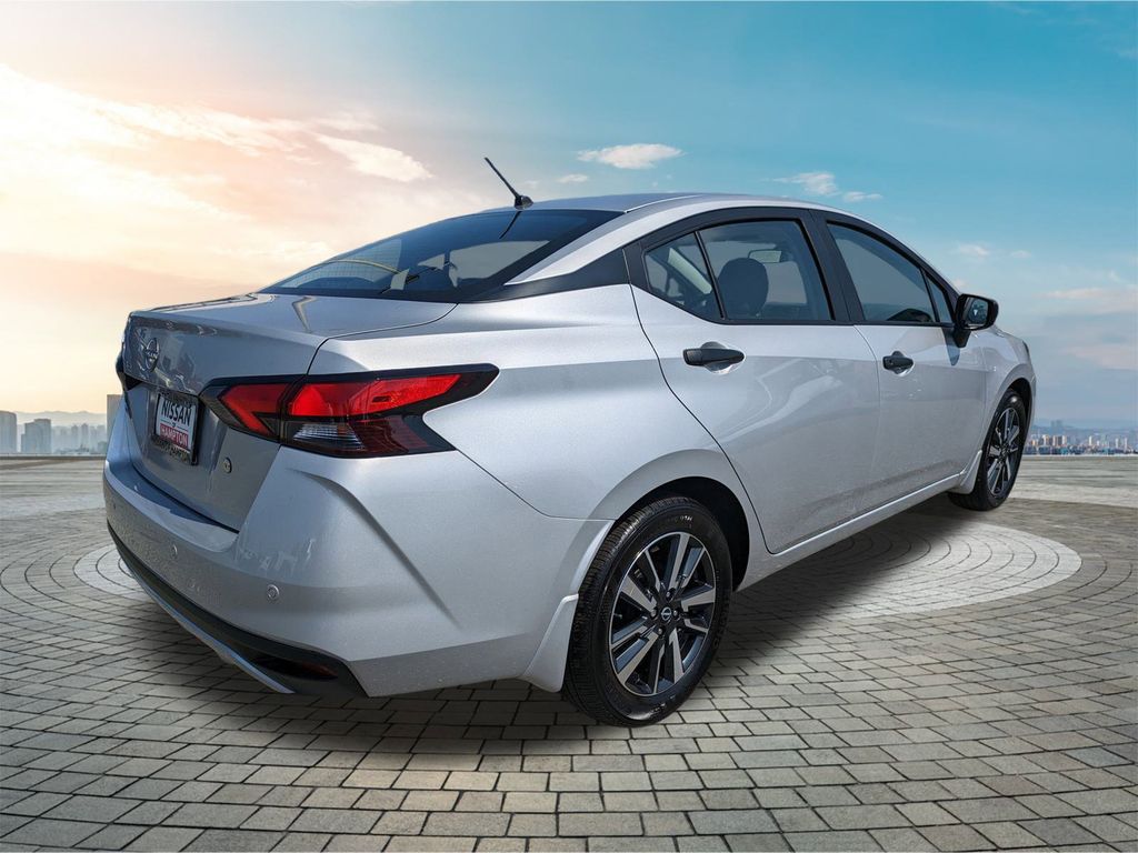 2025 Nissan Versa S photo 3