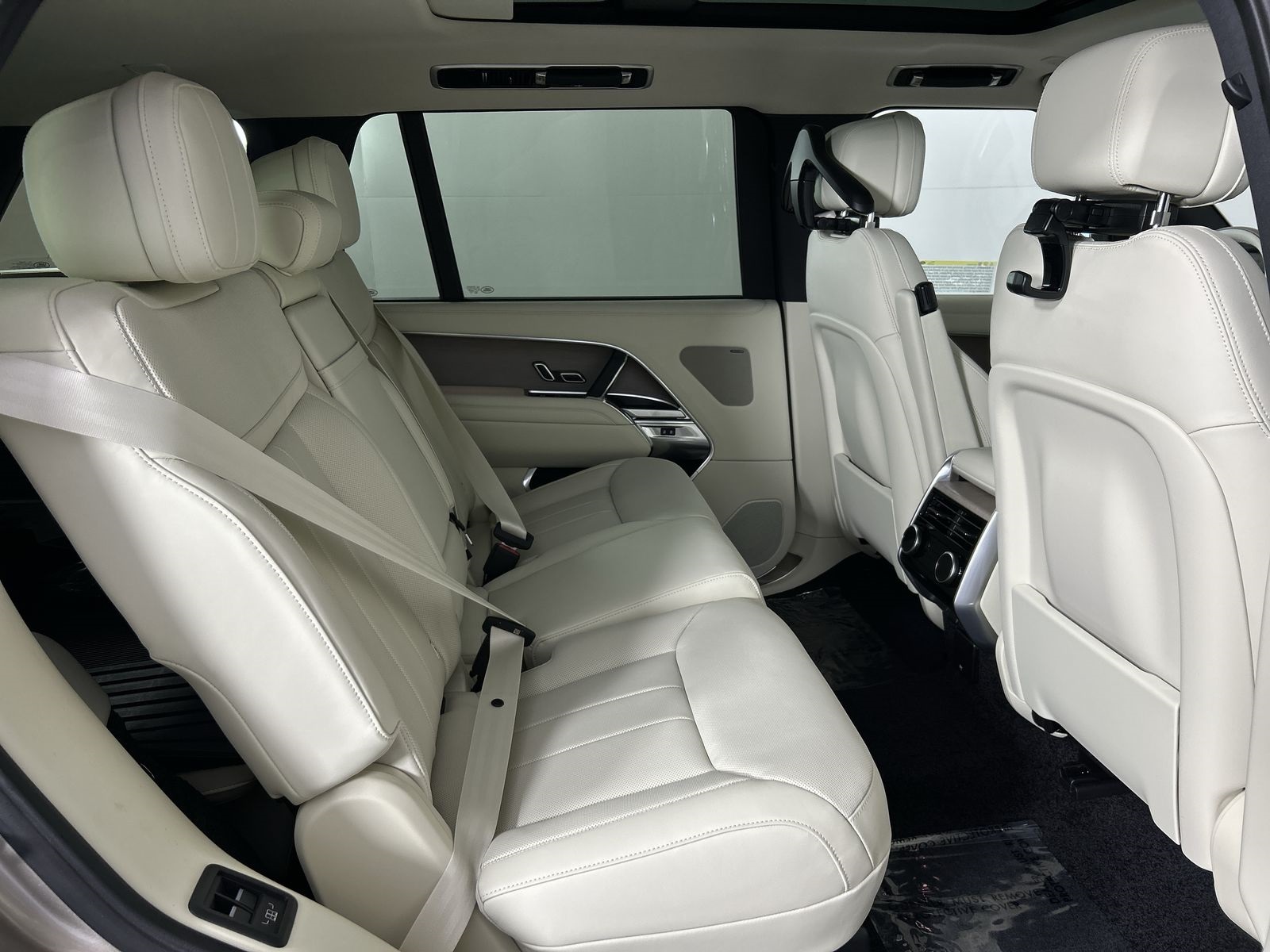 2025 Land Rover Range Rover SE photo 27