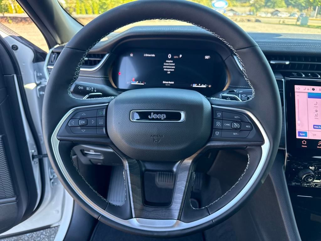 2025 Jeep Grand Cherokee Limited photo 14