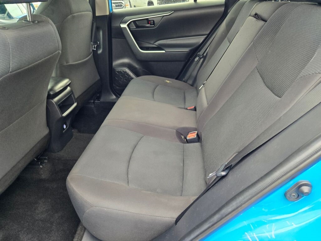 2021 Toyota RAV4 LE photo 13